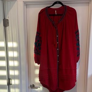 Free people. Red Bohemian Tunic with Embroidered. Size Small. Oversized.